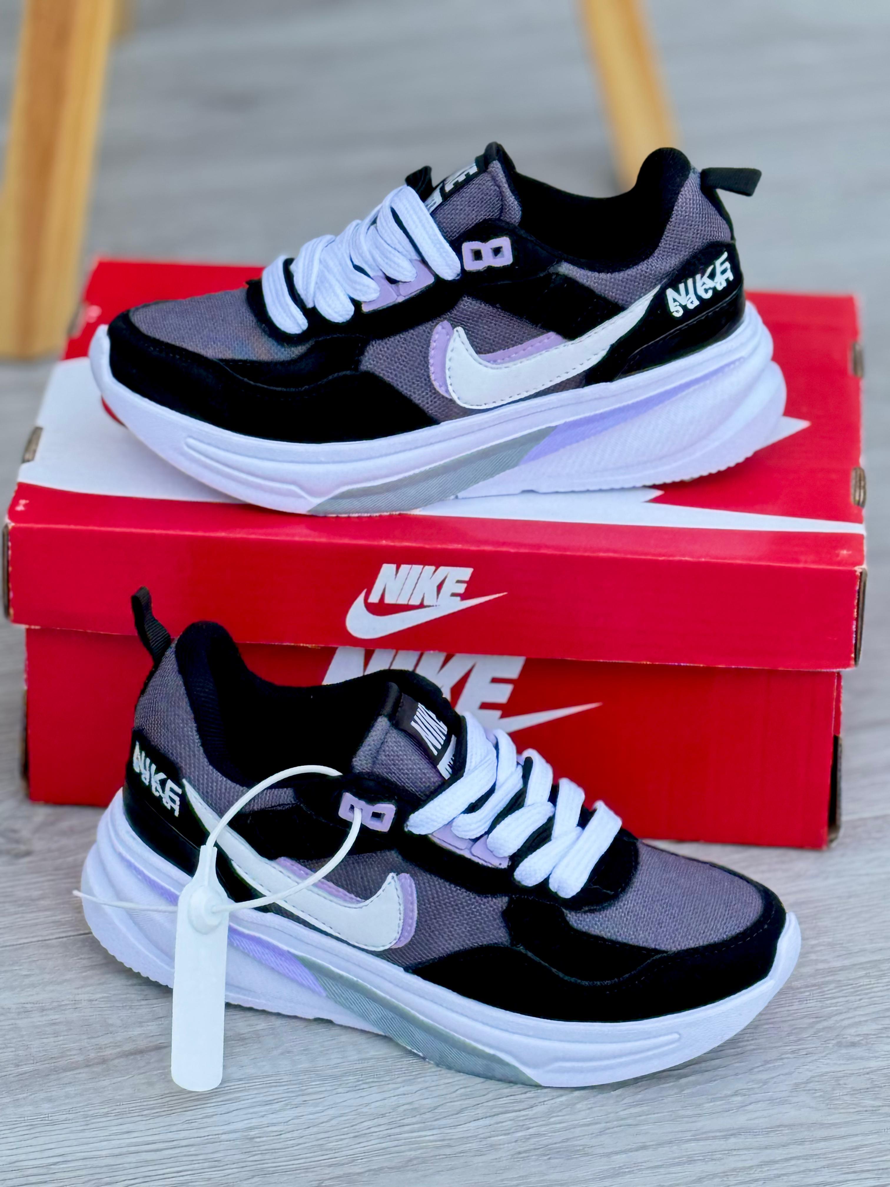 TENIS NIKE INITIATOR NEGRO X BLANCO