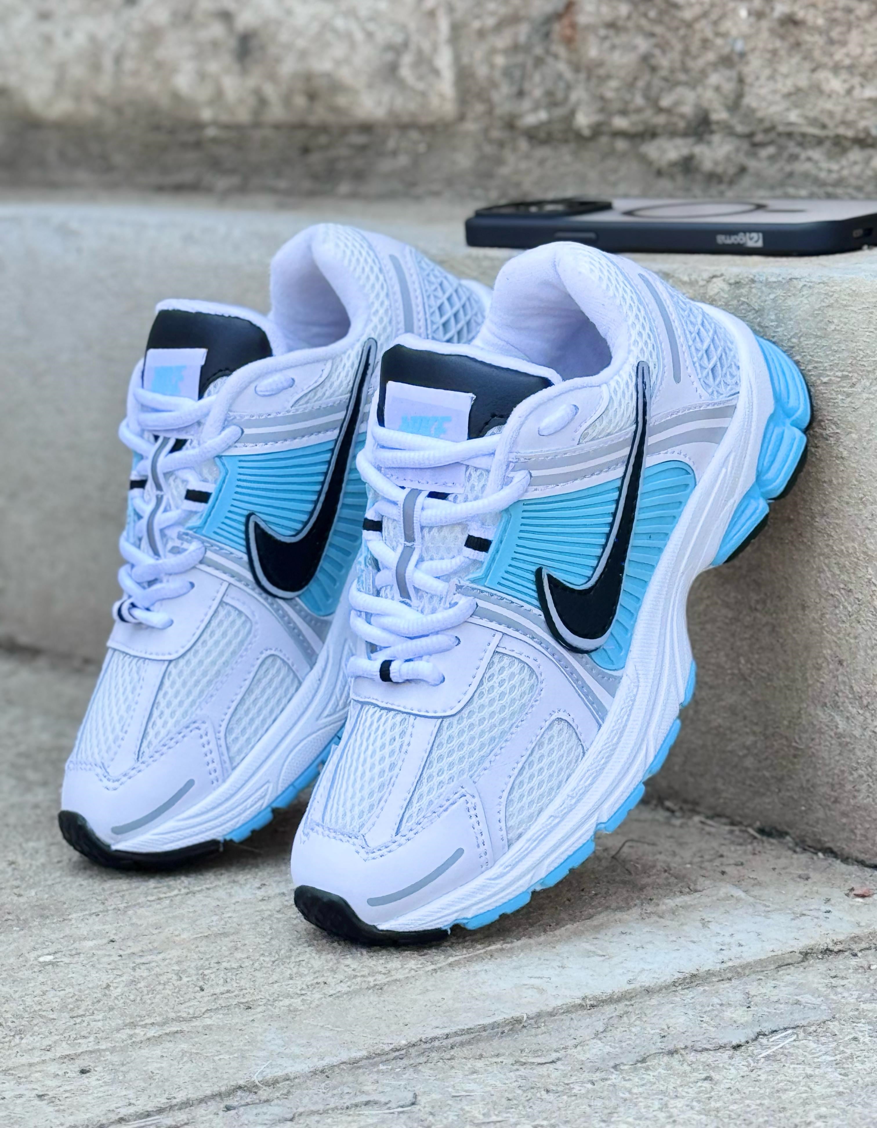 NIKE VOMERO5 BLANCO X AZUL