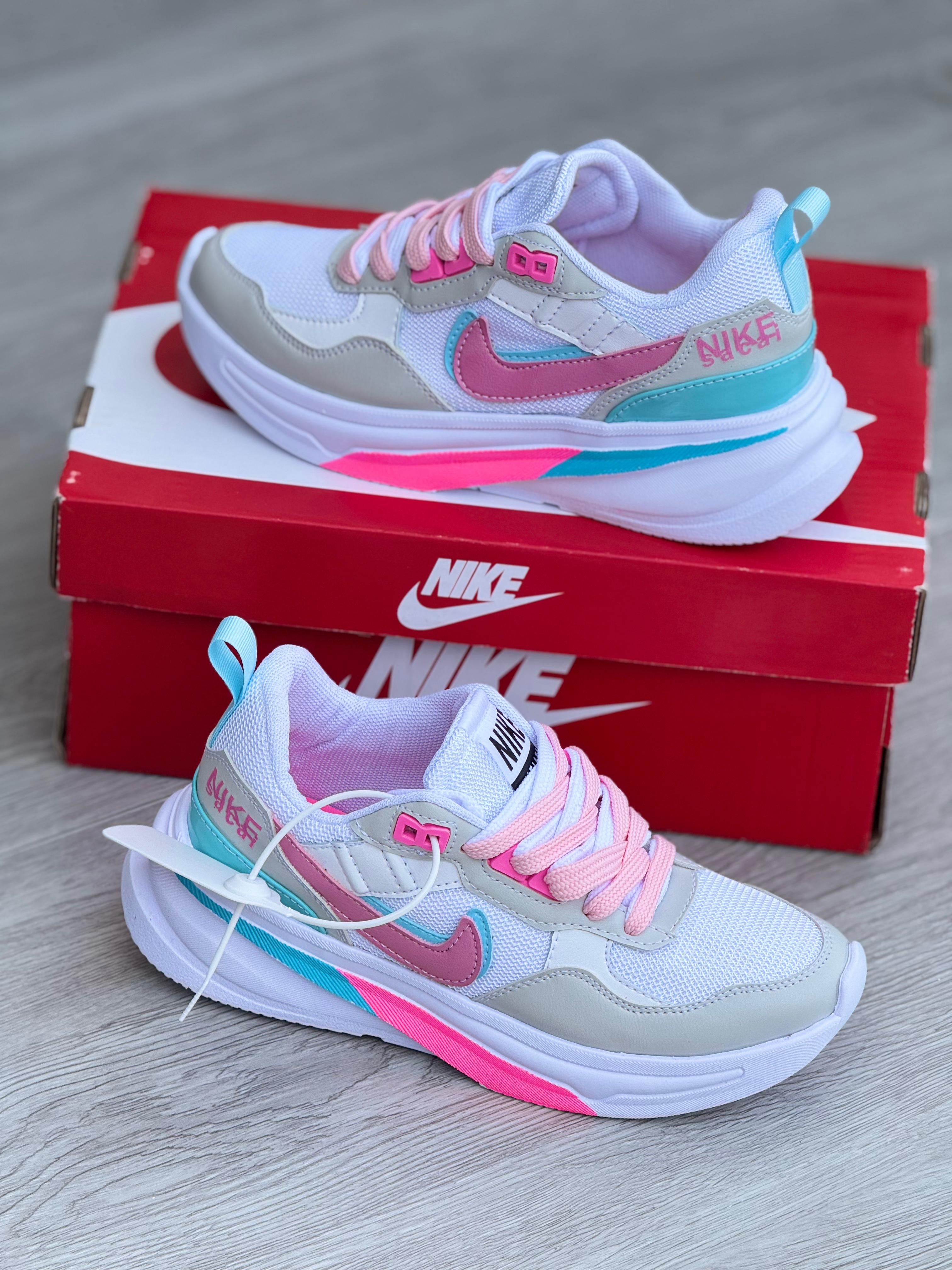 TENIS NIKE INITIATOR BLANCO X FUCSIA