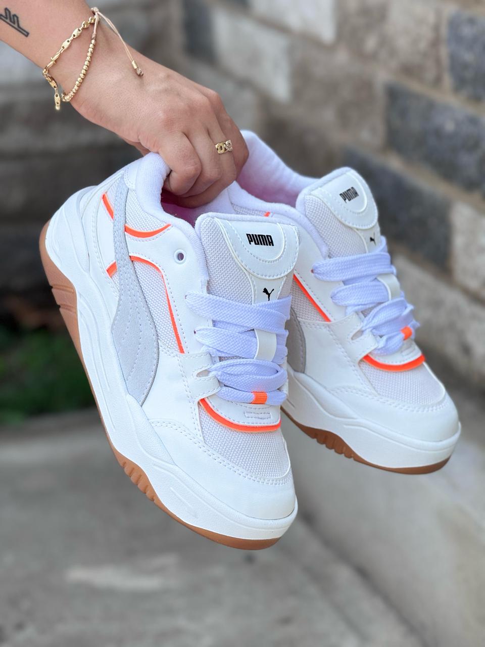 PUMA DAMA BLANCO X NARANJA
