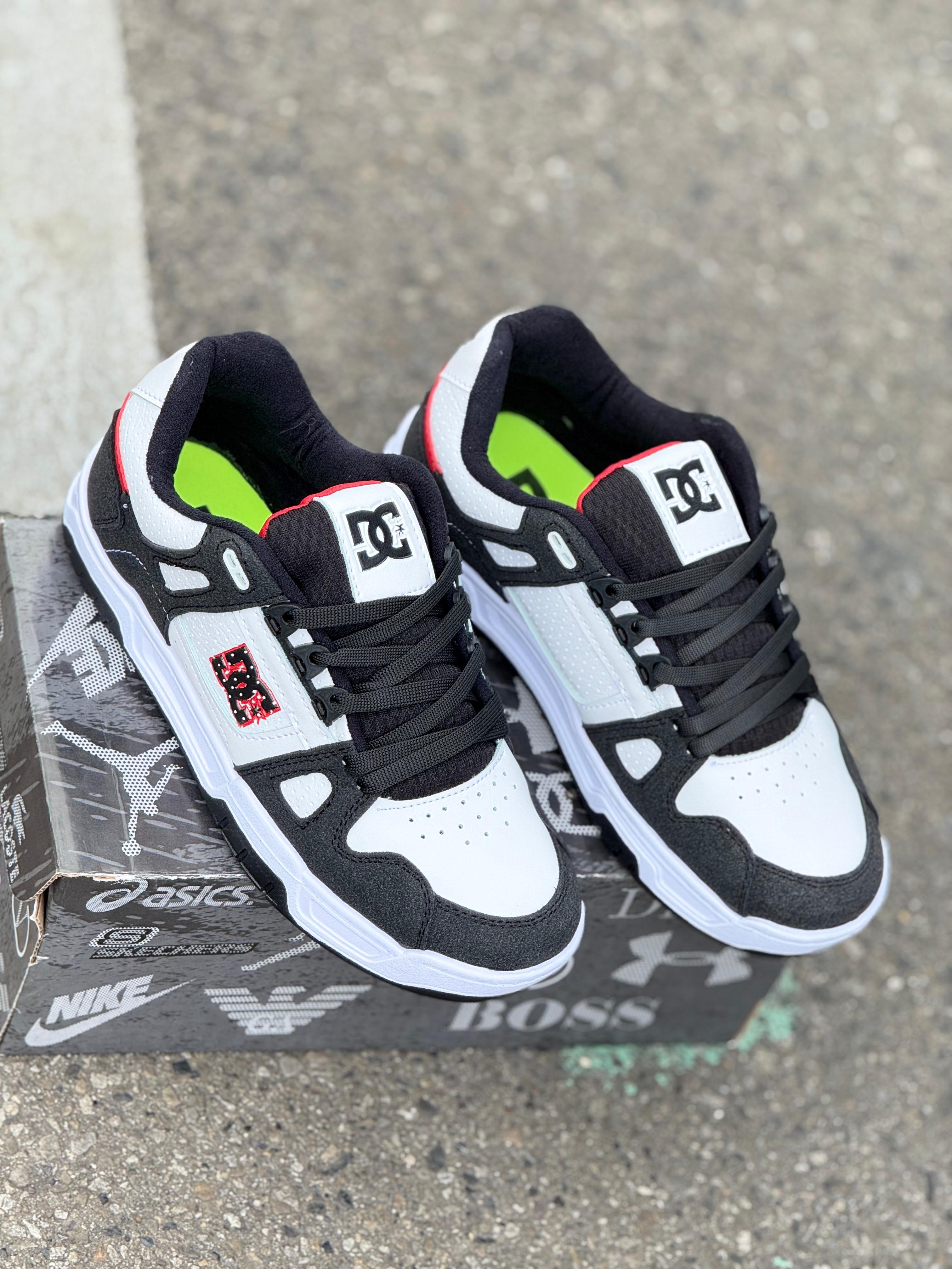 TENIS DC NEGRO X ROJO